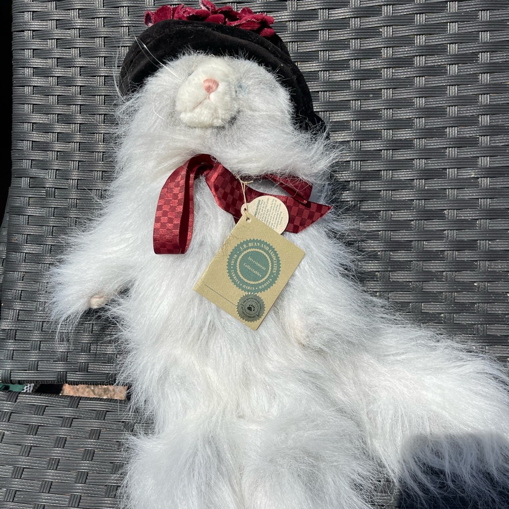 Boyd’s bear White Long-Haired Plush Cat with Burgundy Ribbon and Black Hat